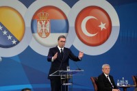 Vučić: Da smo gradili puteve,a ne mržnju izbegli bi katastrofe