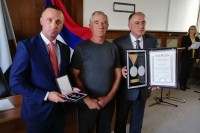 Породицама палих бораца уручена постхумна одликовања у Приједору