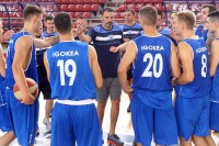 Trifunović uz igrače protiv FMP-a