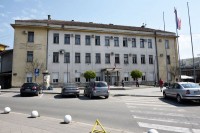 Radi se na identifikaciji lica koje je razbilo prozor na džamiji u Kozarskoj Dubici