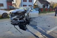 Stravični sudar kod Kozarske Dubice: Prijedorčanin poginuo, povrijeđene trudnica i djevojčica