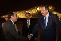 Dodika na aerodromu u Bakuu dočekala delegacija vlade Azerbejdžana