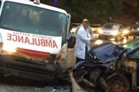 U sudara vozila Hitne pomoći i citroena na prevoju Komar povrijeđena jedna osoba