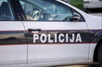 Nepokretnog oca tukao satarom po glavi