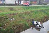 Probili ogradu mosta pa sletjeli u rijeku