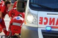 Migrant (25) pokušavajući se zakačiti za voz ostao bez obe noge