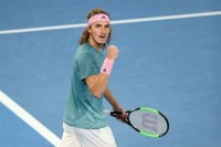 Cicipas srušio Federera za finale u Londonu