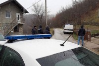 Izbacili ga iz auta i opljačkali