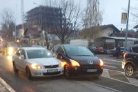 Zbog manjeg udesa na Starčevici gužva u saobraćaju