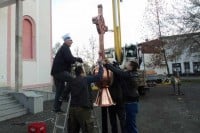 Храм у Српцу добио нови крст