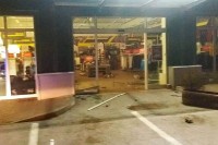 Ukradenim autom probili izlog i za minutu opljačkali radnju