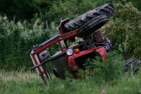 Sudar traktora i "Mazde” Povrijeđeni vozač automobila zbrinut u UKC