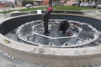 Неимари у Рогатици и по зими граде фонтану и дворану