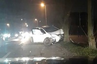 Bijeljina: Automobilom udario u drvo i zadobio teške povrede kičme