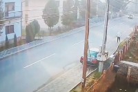 Doboj: Pješak za dlaku izbjegao smrt VIDEO