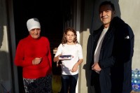Ена више неће бити гладна: Након потресне приче дјевојчице и њене баке стиже помоћ са свих страна