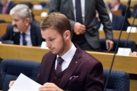 Sjednica NS RS prekinuta nakon incidenta Lukača i Stanivukovića