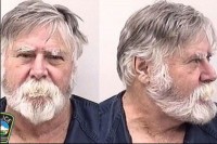 Amerikanac opljačkao banku te bacao novac po ulici čestitajući Božić