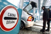 Carinici optuženi da su tražili i primili mito