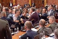 Haos u Skupštini Srbije: Obradović upao na sjednicu i tukao se sa poslanicima