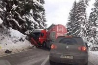 Dva lica poginula, jedno teže povrijeđeno kod Olova