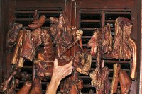 Opustošene sušnice na području Doboja: Lopovi odnijeli 70 kilograma suvog mesa