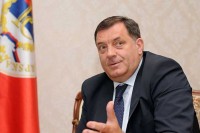 Dodik čestitao Badnji dan i Božić, poželjevši svima radost, mir i sreću