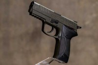 Први пиштољи “РС9 вампир” стижу у МУП