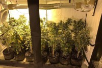 Uhapšena dva lica, pronađeni droga, oružje i municija