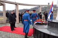 Положени вијенац на Спомен-костурници и на гробници 12 бањалучких беба