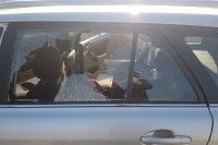 Drama u Prnjavoru: Zalutali metak pogodio automobil u vožnji