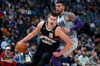 Jokić solidan u pobjedi Denvera, Dončić srušio Kingse uz dabl-dabl Bjelice VIDEO
