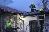 Požar na pomoćnom objektu u Banjaluci, vatrogasci izašli na teren