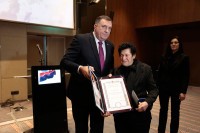 Dodik uručio Medalju zasluga za narod porodici dobrovoljca Gorana Nikolića iz Kumanova