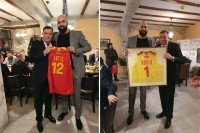 Milorad Dodik i legendarni makedonski košarkaš Pero Antić razmijenili dresove