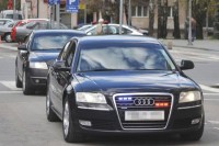 Vozač ministra privrede ugrozio saobraćaj, pa vrijeđao i govorio da je vozač ministra unutrašnjih poslova
