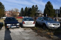 Vukli sanke po autoputu, pa ostali bez automobila