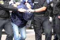 Hasukić drogiran napao poznanika pa policajce