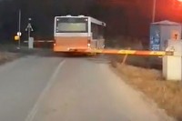 U autobusu koji je prešao preko pruge uprkos spuštenoj rampi bili putnici, mjere protiv vozača