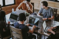 Расте број интернет прикључака, пад броја фиксних телефонских линија у БиХ