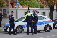 Bijeljina: Pijan i drogiran s dva noža napao policiju