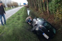 "Golf" sletio s puta, vozač povrijeđen