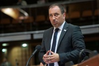 I Crnadak primao duplu platu - 20.000 od parlamenta srpske i 60.000 KM od Savjeta ministara