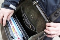 Policija traga za dvojicom pljačkaša: Lažni poštari svezali i pretukli staricu