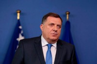 Dodik: Dok se Crna Gora suočava sa ozbiljnim izazovom, neprikladno da Đukanović dolazi u BiH