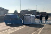 Službeno vozilo se prevrnulo u Trnu