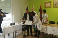 Породица Лукић даровала болници ултразвучни хируршки нож
