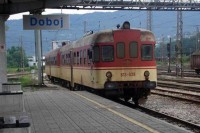 Возач камиона поломио полубраник и кренуо преко пруге, машиновођа зауставио воз VIDE0