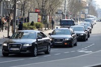 Vozač Ministarstva ponovo u sukobu sa zakonom: Proganjao i ucjenjivao djevojku, a potom joj oštetio automobil
