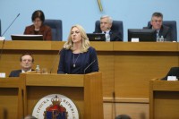 Uvodnim govorom Cvijanovićeve počela sjednica Narodne skupštine: Ustavni sud  ruši temelje BiH